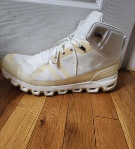 ON Cloud Rock White Hightop Tractor Size M14